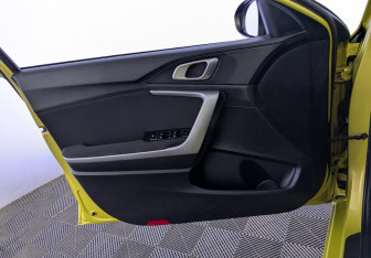 Подержанный автомобиль Kia Ceed Wagon 2021 года (18 фото)