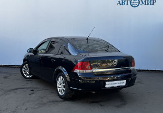 Подержанный автомобиль Opel Astra Sedan 2014 года (7 фото)