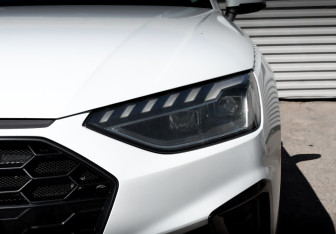Подержанный автомобиль Audi A4 Sedan 2022 года (17 фото)