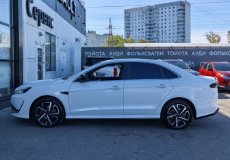 Подержанный автомобиль Kaiyi E5 2023 года (8 фото)