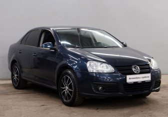 Подержанный автомобиль Volkswagen Jetta Sedan 2010 года (3 фото)