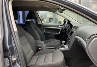 Подержанный автомобиль Skoda Octavia Liftback 2010 года (20 фото)