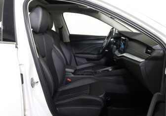 Подержанный автомобиль Skoda Octavia Liftback 2022 года (11 фото)