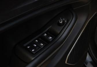 Подержанный автомобиль Jeep Grand Cherokee 2021 года (19 фото)