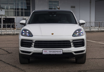 Подержанный автомобиль Porsche Cayenne 2019 года (2 фото)