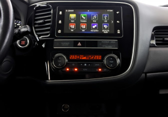 Подержанный автомобиль Mitsubishi Outlander 2019 года (15 фото)