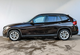 Подержанный автомобиль BMW X1 2014 года (8 фото)