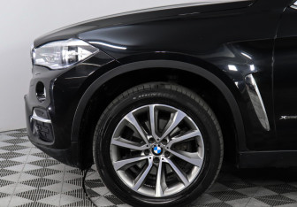 Подержанный автомобиль BMW X6 2017 года (8 фото)