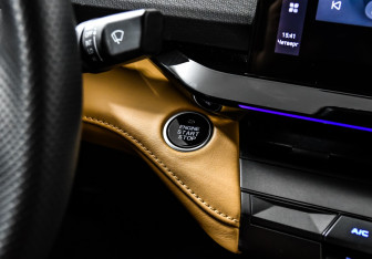 Подержанный автомобиль Changan UNI-V 2022 года (20 фото)