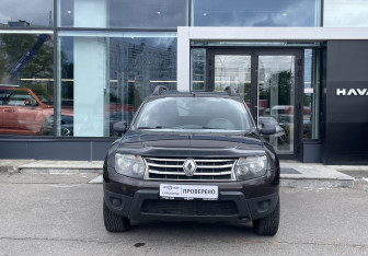 Подержанный автомобиль Renault Duster 2014 года (2 фото)