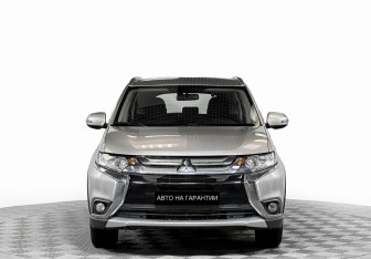 Подержанный автомобиль Mitsubishi Outlander 2018 года (2 фото)