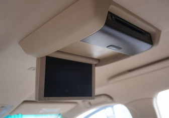 Подержанный автомобиль Toyota Alphard 2012 года (18 фото)