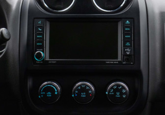 Подержанный автомобиль Jeep Compass 2012 года (15 фото)