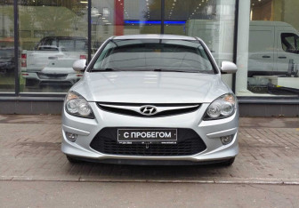 Подержанный автомобиль Hyundai i30 Hatchback 2010 года (2 фото)