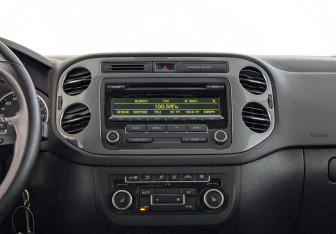 Подержанный автомобиль Volkswagen Tiguan 2012 года (24 фото)