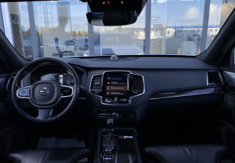 Подержанный автомобиль Volvo XC90 2017 года (13 фото)