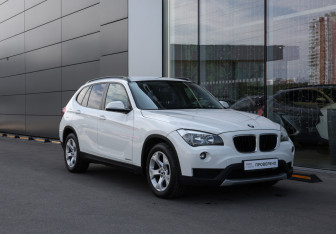 Подержанный автомобиль BMW X1 2013 года (3 фото)