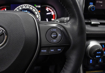 Подержанный автомобиль Toyota RAV4 2021 года (21 фото)