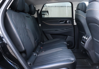 Подержанный автомобиль Jaecoo J8 2024 года (10 фото)