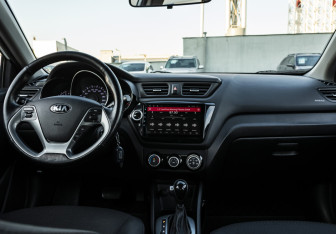 Подержанный автомобиль Kia Rio Hatchback 2016 года (12 фото)