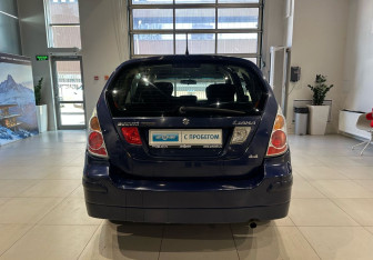 Подержанный автомобиль Suzuki Liana Wagon 2005 года (5 фото)