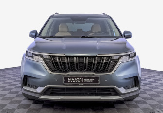 Подержанный автомобиль Kia Carnival 2022 года (2 фото)