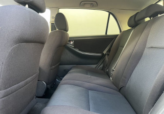 Подержанный автомобиль Toyota Corolla Hatchback 2004 года (11 фото)