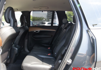 Подержанный автомобиль Volvo XC90 2021 года (8 фото)