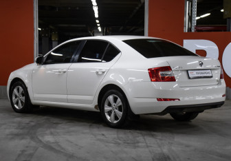Подержанный автомобиль Skoda Octavia Liftback 2013 года (7 фото)