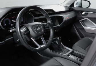 Подержанный автомобиль Audi Q3 2020 года (14 фото)