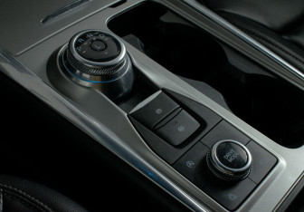 Подержанный автомобиль Ford Explorer 2020 года (17 фото)