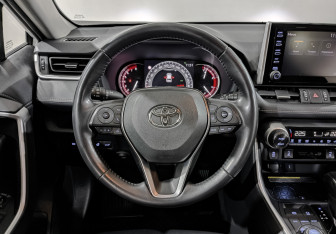 Подержанный автомобиль Toyota RAV4 2020 года (22 фото)