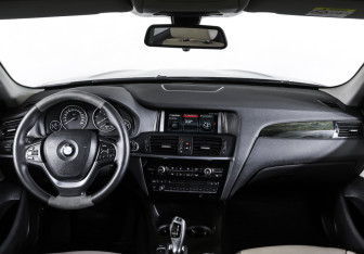 Подержанный автомобиль BMW X3 2013 года (17 фото)