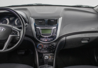 Подержанный автомобиль Hyundai Solaris Sedan 2013 года (14 фото)