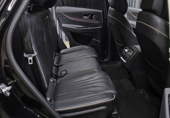 Подержанный автомобиль Jaecoo J8 2024 года (11 фото)