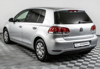 Подержанный автомобиль Volkswagen Golf Hatchback 2011 года (7 фото)
