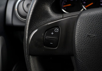 Подержанный автомобиль Renault Sandero 2018 года (15 фото)