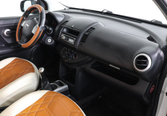 Подержанный автомобиль Nissan Note 2011 года (10 фото)