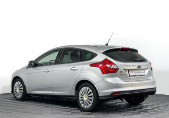Подержанный автомобиль Ford Focus Hatchback 2012 года (7 фото)