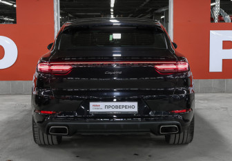 Подержанный автомобиль Porsche Cayenne 2020 года (6 фото)