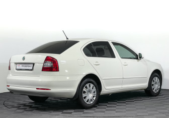Подержанный автомобиль Skoda Octavia Liftback 2011 года (5 фото)