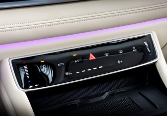 Подержанный автомобиль Voyah Dream 2024 года (28 фото)