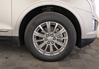 Подержанный автомобиль Cadillac XT5 2016 года (18 фото)