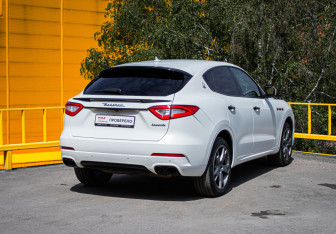 Подержанный автомобиль Maserati Levante 2016 года (4 фото)