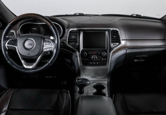 Подержанный автомобиль Jeep Grand Cherokee 2013 года (12 фото)