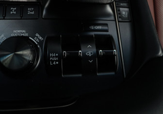 Подержанный автомобиль Lexus LX 2017 года (33 фото)