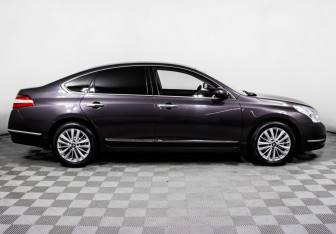 Подержанный автомобиль Nissan Teana 2010 года (4 фото)