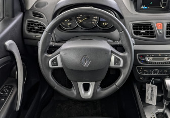 Подержанный автомобиль Renault Fluence 2011 года (22 фото)