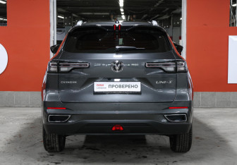 Подержанный автомобиль Changan UNI-S 2024 года (6 фото)
