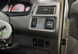 Подержанный автомобиль Toyota Gaia 1999 года (19 фото)